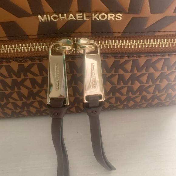 Michael Kors - Picture 2 of 6